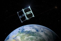 エストニア初の人工衛星 宇宙ゴミと衝突の危機 画像