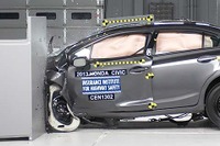 【IIHS衝突安全】北米向け ホンダ シビック、新スモールオーバーラップテストで最高評価 画像