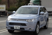 三菱 アウトランダーPHEV、盆明けから受注再開…世界での受注残1万台超 画像