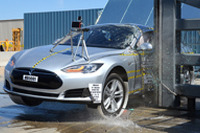 【NHTSA】テスラ モデルS、最高の衝突安全性評価…EVで3車種目 画像