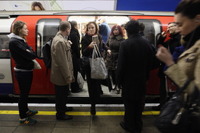 英鉄道、犯罪発生率低下でも窃盗は急増…スマホ狙ったスリ増加 画像