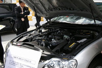 【自動車アセスメント2004】一般からも注目を集めた屋外展示 画像