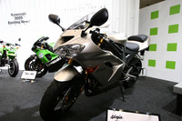 【東京モーターサイクルショー05】カワサキブース写真蔵 画像