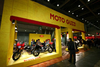 【東京モーターサイクルショー05】際立つ個性…モトグッチ 写真蔵 画像