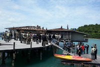 サメット島の違法営業バンガロー3軒、当局が解体 画像