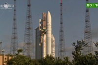 アリアンスペース社、人工衛星2基搭載のアリアン5ロケットの打ち上げに成功 画像