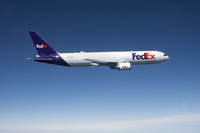 ボーイング、FedExエクスプレスに最初の767輸送航空機を納入 画像
