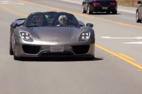 ポルシェのPHVスーパーカー、918スパイダー…ほぼ量産モデルに試乗［動画］ 画像