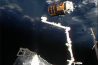 「こうのとり」4号機、国際宇宙ステーションから離脱に成功 画像