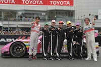 ももクロ、痛車でサーキット体験…日本一速い男の運転に「すごくよい感じ」 画像