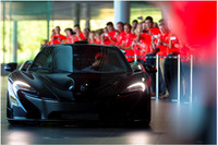 新型スーパーカー P1、バトン選手とともに登場…マクラーレン創立50周年セレモニー 画像