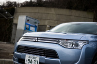 【三菱 アウトランダーPHEV 試乗】ランエボのノウハウ受け継ぐ走りと非常電源車という使い勝手…斎藤聡 画像