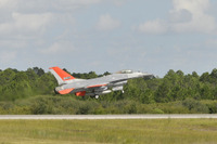 ボーイング、QF-16が最初の無人飛行を完了 画像