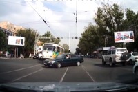 カザフスタンの傲慢ドライバー、注意散漫が招いた結末［動画］ 画像