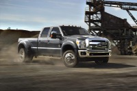 フォードの米国ベストセラー、Fシリーズ に2015年型 F-450…110.6kgmのメガトルク 画像