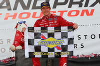 【INDYCAR 第17戦】ディクソン、ダブルヘッダー1戦目勝利、トップにポイント差8まで迫る 画像