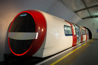 近未来のロンドン地下鉄は車両も「チューブ」？　シーメンスがモックアップ展示 画像