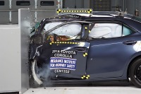 【IIHS衝突安全】トヨタ カローラ 新型、新スモールオーバーラップで最高評価を逃す 画像