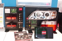 【CEATEC13】LEDヘッドランプ、なぜ青白い? 画像