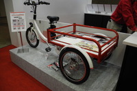 【CEATEC13】“リアカー一体型”電動三輪車で電子部品PR…太陽誘電 画像