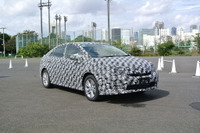 トヨタ、FCV試作車「乗り比べると全然違う」 画像