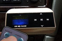 上海問屋、車内でMP3ファイルを聴けるFMトランスミッター機能搭載MP3プレイヤーを発売 画像