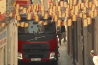ボルボの最新トラック、FL 新型…スペイン闘牛祭りで大暴れ［動画］ 画像