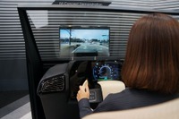 【ITS世界会議13】パイオニア 音や振動を使ったHUD運転支援システムを提案 画像