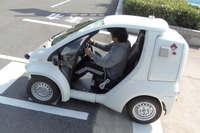 【ITS世界会議13】高齢者でも安心・安全! 超小型EV車による自動運転システムのデモを実施 画像