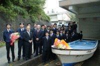 日本郵船と郵船ロジ、東日本大震災で米国・加州に漂着した実習用ボートの返還を支援 画像