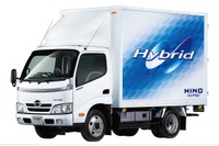 【東京トラックショー13】日野 デュトロ のハイブリッドシステムを冷凍機に活用 画像