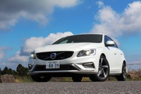【ボルボ 60シリーズ R-DESIGN 改良新型】素材のコントラストで立体感表現 画像