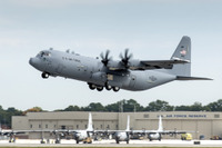 ロッキード・マーチン、第61空輸戦隊に最初のC-130Jスーパー・ヘラクレスを納入 画像