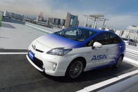 【ITS世界会議13】アイシン精機、コミュニティ・ゾーンでの安全な運転を支援する技術を披露 画像