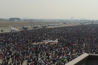 過去最高記録を軽々と破る32万人の来場者…入間基地航空祭 画像