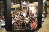 【サイクルモード13】家電量販店のラオックス、電動アシスト自転車で攻勢を 画像