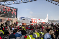 ボーイング、ライオングループNG737納入を祝う 画像