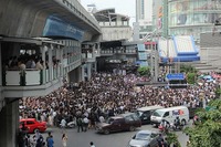 スクムビット、アソークの交通麻ひ 反恩赦デモで 画像