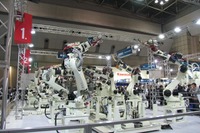 【国際ロボット展13】これぞ本当のロボットダンス!? 川崎重工業の産業ロボットに感動 画像