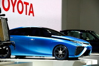 【東京モーターショー13】トヨタ FCV、車高を低く見せるための仕掛け 画像