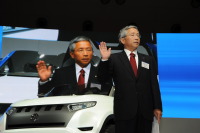 【東京モーターショー13】スズキ本田副社長「HVをコンパクトカーに適したコストで」 画像