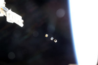 ISS「きぼう」から地球撮影を行う超小型衛星など3基を放出 画像