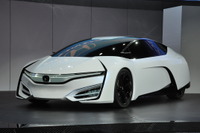 【ロサンゼルスモーターショー13】ホンダ、FCEV コンセプトを発表…次世代燃料電池車のデザイン提示 画像