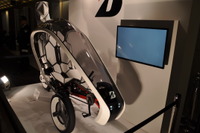 【東京モーターショー13】ブリヂストンのデザイナーが考えた未来の電動自転車 画像