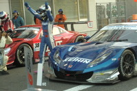 【富士スプリントカップ13】KEIHIN HSV-010の塚越広大が逆転優勝…GT500決勝第1レース 画像