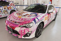 トヨタ、アニメ『ラブライブ!』の販売用公式痛車を公開 画像
