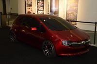 【ロサンゼルスモーターショー13】ホンダのコンセプトカー、GEAR …斬新コンパクトを提案 画像