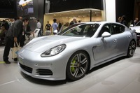 【東京モーターショー13】ポルシェ パナメーラS E-ハイブリッド…運動性能と環境性能を高い次元で両立［詳細画像］ 画像
