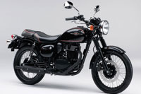 カワサキ、250ccクラシックスポーツ「エストレヤ」にブラック調の特別仕様車を設定 画像