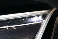 【東京モーターショー13】レーザーを使った次世代ヘッドライト…スタンレー電気 画像